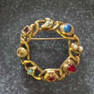 Goldette, Chain Link Rhinestone Faux Pearl Victorian Stye Round Brooch K756